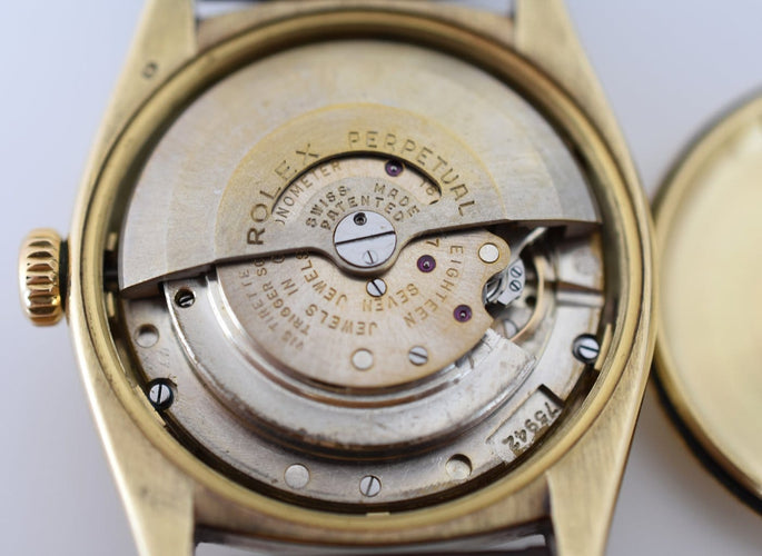 Rolex Oyster Perpetual Date Ovettone - Montre en or jaune 14 carats 58 Facettes RO-800