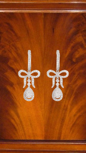 Boucles d'oreilles Boucles d’oreilles dormeuses nœuds en or gris 18 carats et diamants 58 Facettes BO254