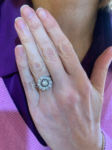 Bague 53 Bague marguerite - Diamants en platine et or gris 18 carats 58 Facettes BD215