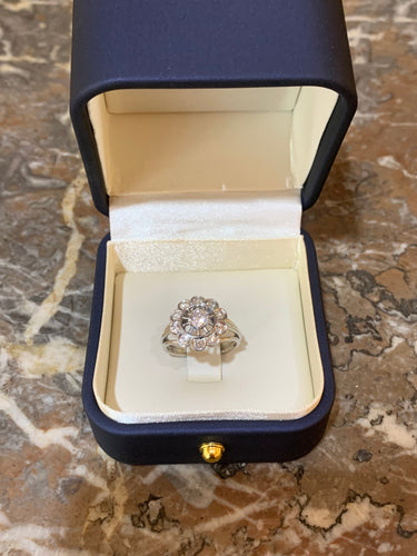 Bague 53 Bague marguerite - Diamants en platine et or gris 18 carats 58 Facettes BD215