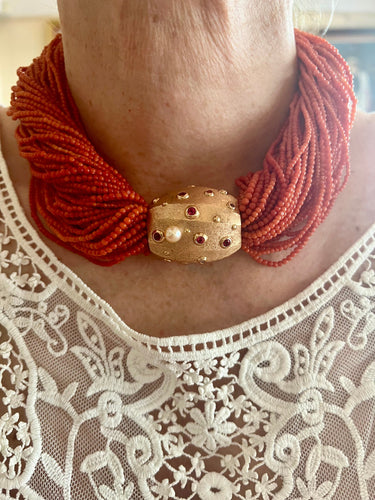 Collier Collier torsadé en or jaune 18 carats et corail 58 Facettes C161