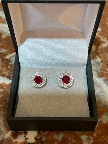 Boucles d'oreilles Boucles d'oreilles - Puces rubis birman et diamants en or gris 18 carats 58 Facettes BO248