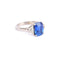 Bague 52 Bague saphir de Ceylan coussin 4,15 ct et diamants en or gris 18 carats 58 Facettes BSA106