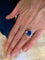 Bague 52 Bague saphir de Ceylan coussin 4,15 ct et diamants en or gris 18 carats 58 Facettes BSA106