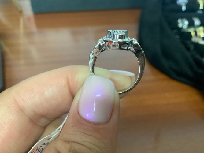 53.5 Bague baroque en or blanc avec émeraude colombienne et diamants 58 Facettes BA 669