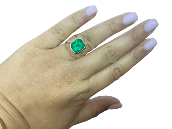 55 Bague des années 80 en or jaune avec émeraude colombienne et diamants 58 Facettes BA 740