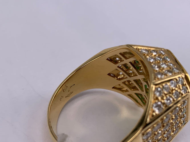 55 Bague des années 80 en or jaune avec émeraude colombienne et diamants 58 Facettes BA 740