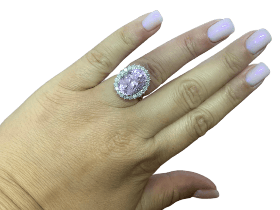 53.5 Bague halo en or blanc, kunzite et diamants 58 Facettes BA 509