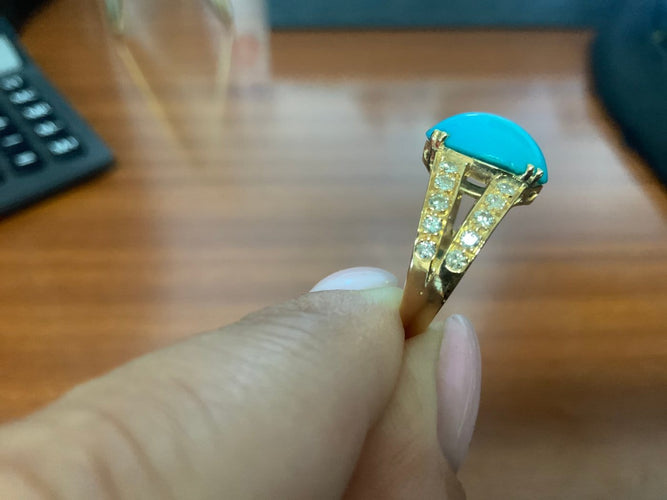 54 Bague en or jaune 18 carats, turquoise Sleeping Beauty et diamants 58 Facettes BA 797