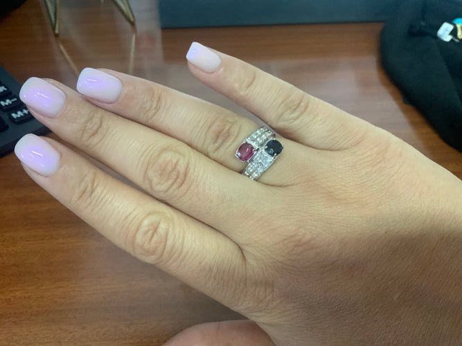 52.5 Toi et Moi - Bague en or blanc avec rubis, saphir et diamants 58 Facettes BA 210