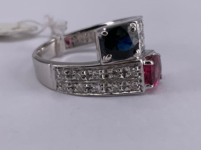 52.5 Toi et Moi - Bague en or blanc avec rubis, saphir et diamants 58 Facettes BA 210