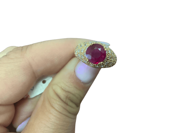 53 Bague pavée de rubis et diamants en or jaune 58 Facettes BA 1333