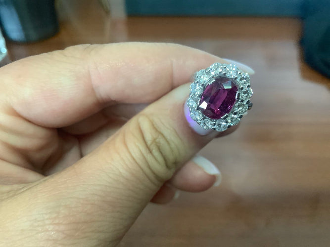 Bague 50 Bague pavée en or blanc avec rubis thaï et diamants 58 Facettes BA 499