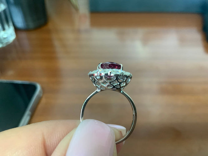 Bague 50 Bague pavée en or blanc avec rubis thaï et diamants 58 Facettes BA 499
