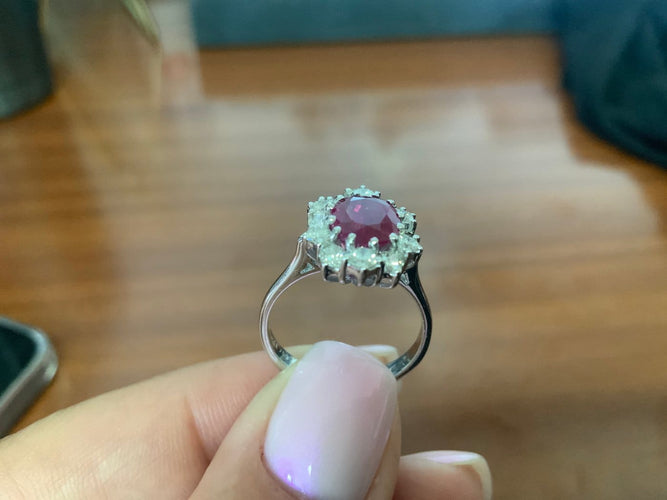 Bague 53 Bague en or blanc avec rubis et diamants 58 Facettes BA 523