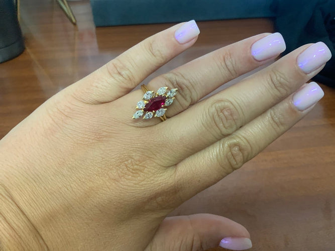 Bague 54 Bague marquise en or jaune 18K, rubis et diamant 58 Facettes BA 770