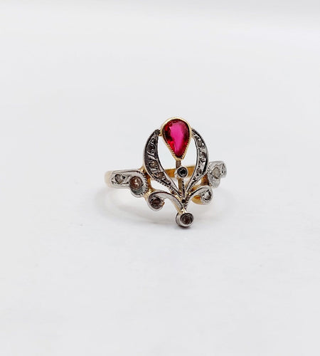 Bague 42 Bague duchesse antique en or rose 18k, pierre rouge et diamants 58 Facettes A07649