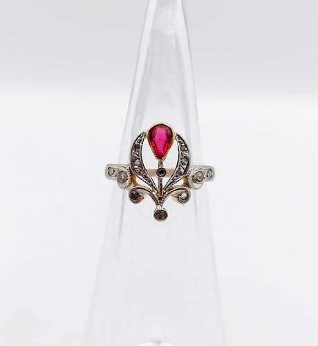 Bague 42 Bague duchesse antique en or rose 18k, pierre rouge et diamants 58 Facettes A07649