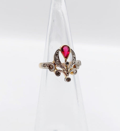 Bague 42 Bague duchesse antique en or rose 18k, pierre rouge et diamants 58 Facettes A07649