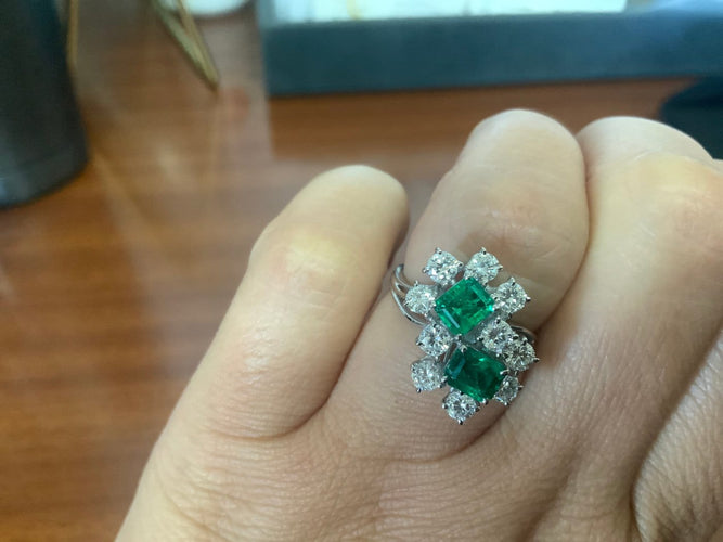 Bague 54 Bague cocktail en or blanc, émeraude colombienne et diamants 58 Facettes BA 461