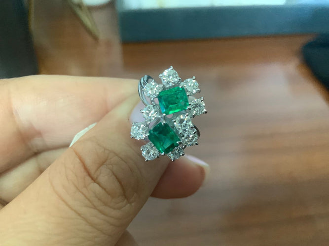 Bague 54 Bague cocktail en or blanc, émeraude colombienne et diamants 58 Facettes BA 461