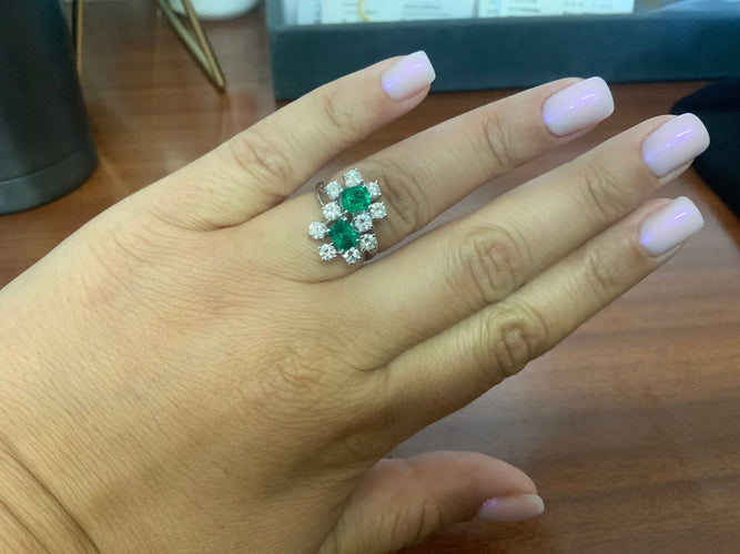 Bague 54 Bague cocktail en or blanc, émeraude colombienne et diamants 58 Facettes BA 461