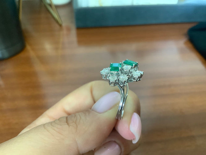Bague 54 Bague cocktail en or blanc, émeraude colombienne et diamants 58 Facettes BA 461