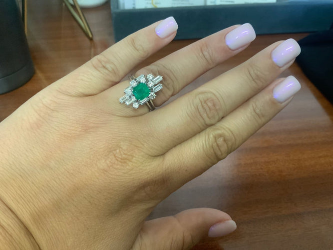 Bague 54 Art déco - Bague en or blanc, émeraude colombienne et diamants 58 Facettes BA 737