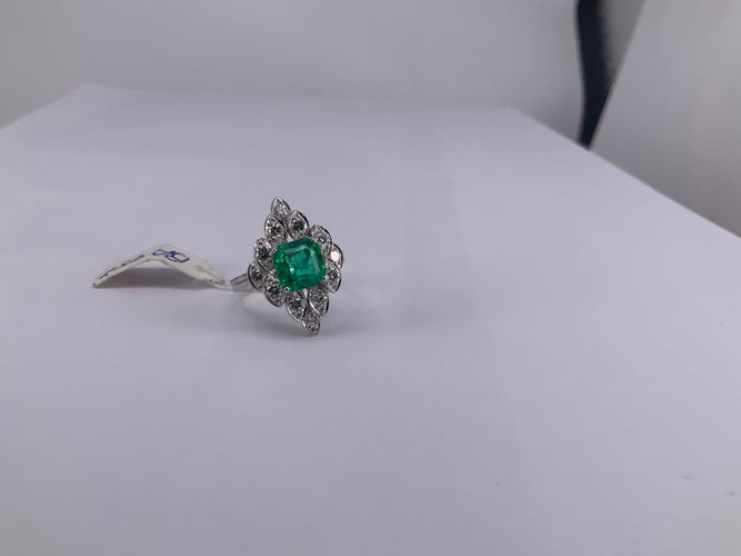 Bague 54 Bague colombienne en or blanc, émeraude et diamants 58 Facettes BA 457