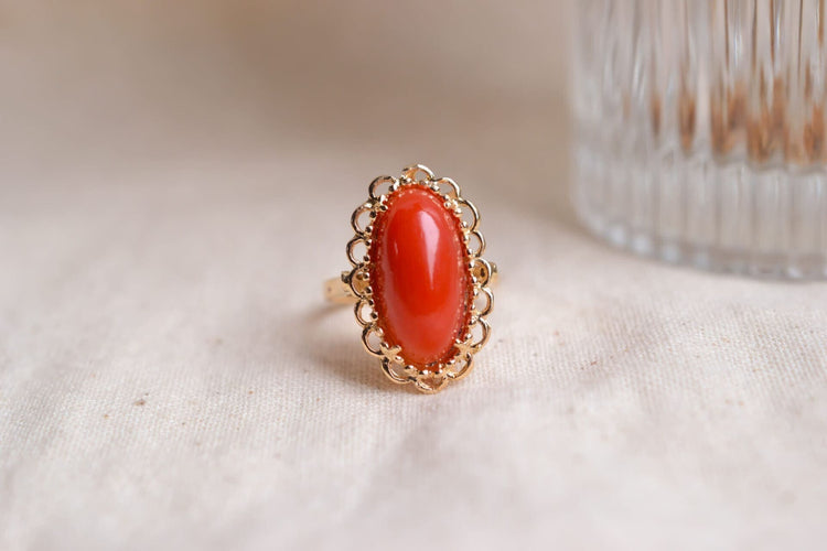 https://cdn.shopify.com/s/files/1/0963/7950/2920/files/Bague-cabochon-Corail-oval-bague-ancienne_f6cec163-abf9-4b47-86c6-6d1b8b500a21.jpg?v=1779980729