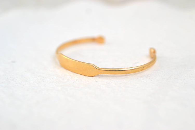 https://cdn.shopify.com/s/files/1/0963/7950/2920/files/Cadeau-de-naissance_22e47233-9fcc-4449-908b-49cb84011d8f.jpg?v=1779375706