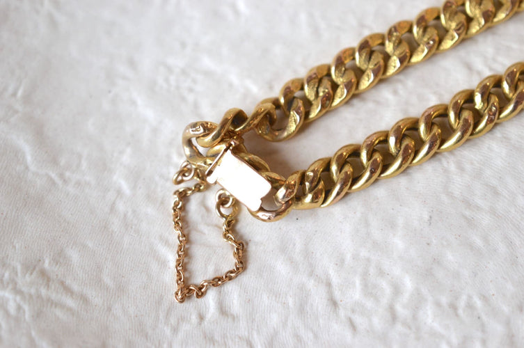 https://cdn.shopify.com/s/files/1/0963/7950/2920/files/bracelet-eslabón-gourmette_5fcaa27c-d78c-4f58-a656-73e1d54a9a0d.jpg?v=1779374907