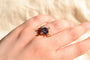 https://cdn.shopify.com/s/files/1/0963/7950/2920/files/Bague-de-fiancailles-ancienne-en-Or-jaune-18-carats-sertie-d_un-Saphir-de-synthese-et-de-Diamants_6d1344fb-fbec-4913-a030-5f1dc0a651f8.jpg?v=1779376193