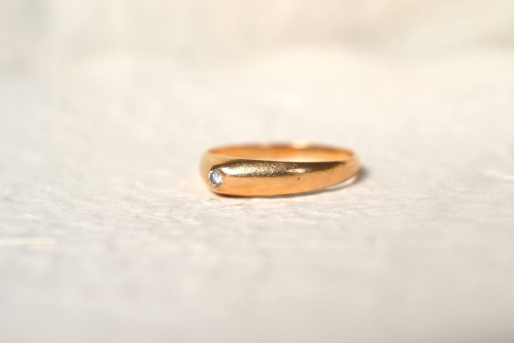 https://cdn.shopify.com/s/files/1/0963/7950/2920/files/bague-ancienne-jonc-diamant-1_7020fc56-22a7-4d65-8c53-040a7143d1a6.jpg?v=1779381040