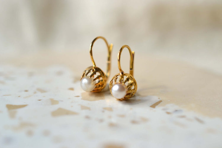 https://cdn.shopify.com/s/files/1/0963/7950/2920/files/Brincos dormideira-perles-femme_be57167b-ff31-4442-9465-fbed44e56268.jpg?v=1779983605