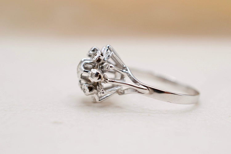 https://cdn.shopify.com/s/files/1/0963/7950/2920/files/bague-diamant_7c06f462-d694-4b94-9b38-a93305d6e5e1.jpg?v=1779984274