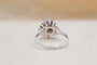 https://cdn.shopify.com/s/files/1/0963/7950/2920/files/bague-florale-diamant_45a65e20-7b3f-4eed-a9b8-caa089045c2c.jpg?v=1779984275