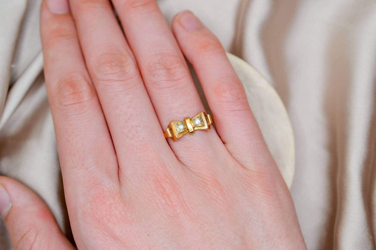 https://cdn.shopify.com/s/files/1/0963/7950/2920/files/bague-tendance-oxyde_cc1b9131-a59b-4024-bd21-7a0a34e65b9a.jpg?v=1779383272