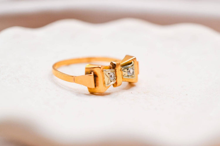 https://cdn.shopify.com/s/files/1/0963/7950/2920/files/bague-or-jaune_0eaeb84e-8ef2-40e6-81ec-776fa18793e1.jpg?v=1779383272