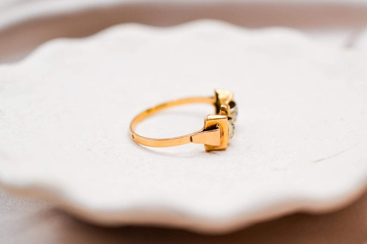 https://cdn.shopify.com/s/files/1/0963/7950/2920/files/bague-noeud-or-jaune_1eebd9a1-0f31-450a-bb0b-98bc5a6ecc8f.jpg?v=1779383272