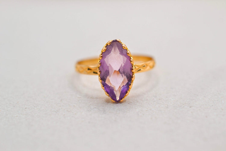 https://cdn.shopify.com/s/files/1/0963/7950/2920/files/bague-vintage-amethyste_a9789c65-d246-47ea-bb22-546583c97b28.jpg?v=1779383923