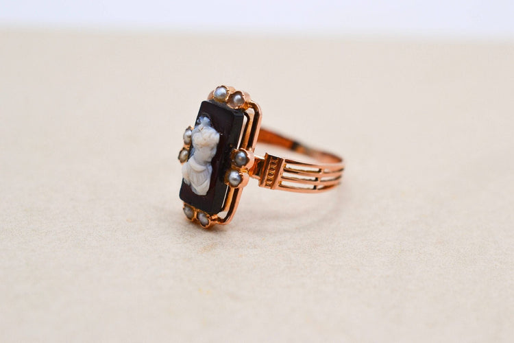 https://cdn.shopify.com/s/files/1/0963/7950/2920/files/bague-or-rose_b6435c60-5837-41be-8157-eec34417e309.jpg?v=1779985194
