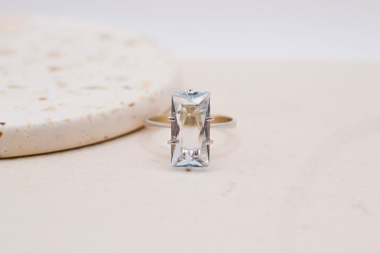 https://cdn.shopify.com/s/files/1/0963/7950/2920/files/bague-aigue-marine_62a2800c-4571-4b6c-95a0-2d79969b409b.jpg?v=1779985562