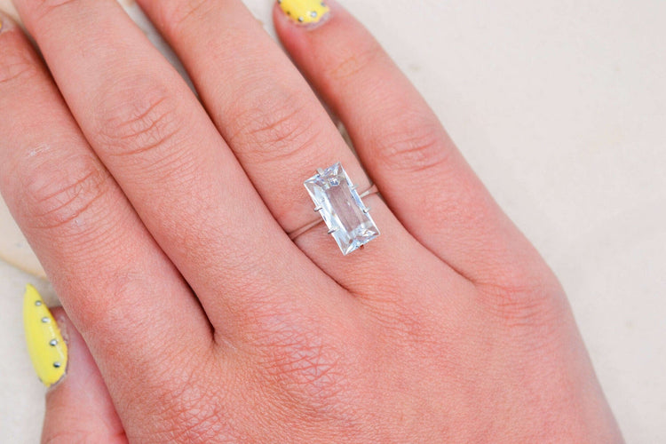 https://cdn.shopify.com/s/files/1/0963/7950/2920/files/bague-vintage-ancienne_4805bd9c-3c1f-4b1e-969a-4a7f0678bbef.jpg?v=1779985563