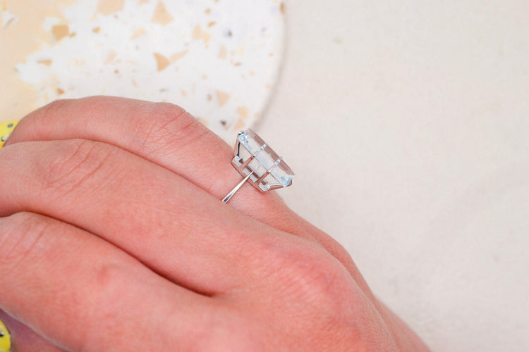 https://cdn.shopify.com/s/files/1/0963/7950/2920/files/bague-pierre-or_13bb7135-887a-47b1-91fb-c06486a6ef61.jpg?v=1779985563