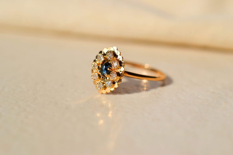 https://cdn.shopify.com/s/files/1/0963/7950/2920/files/Daisy-plate_675edd02-9b2a-4eb4-8ec7-022992e9f21a.jpg?v=1779985140