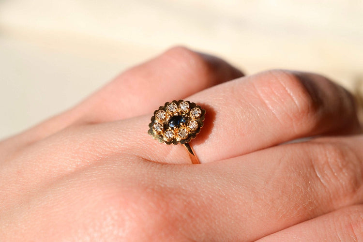 https://cdn.shopify.com/s/files/1/0963/7950/2920/files/bague-saphir-diamant-1_b74e3770-1f21-40a2-b2fb-ee867c725e4e.jpg?v=1779985137