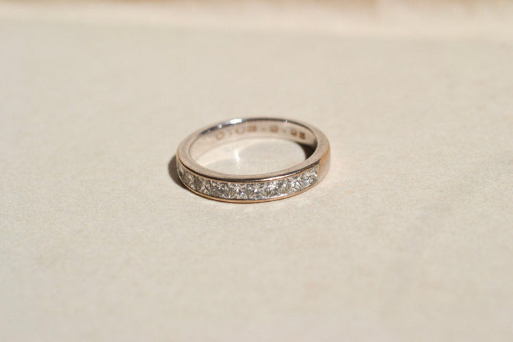 https://cdn.shopify.com/s/files/1/0963/7950/2920/files/bague-diamant_00b786ff-7dca-4c5b-88ea-dbe69bdeb093.jpg?v=1781510131