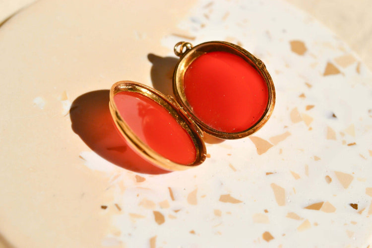 https://cdn.shopify.com/s/files/1/0963/7950/2920/files/pendentif-agate-ouvrant.jpg?v=1781510174