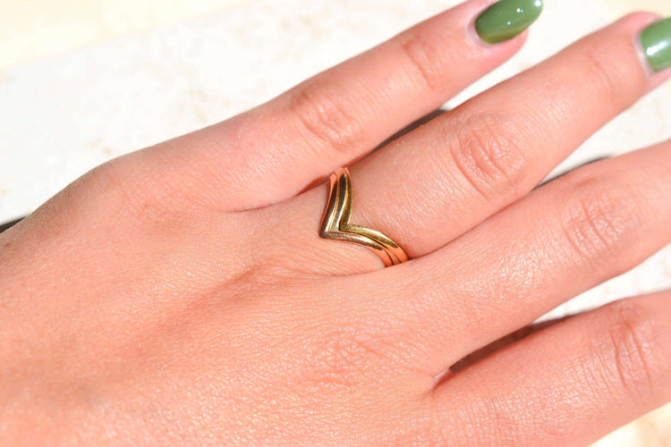 https://cdn.shopify.com/s/files/1/0963/7950/2920/files/bague-trois-ors.jpg?v=1781510185